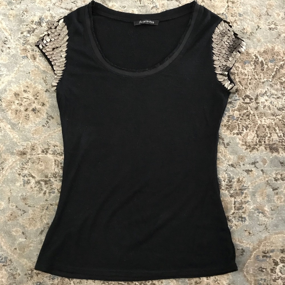 Foreign Exchange Black Top Metal Small
